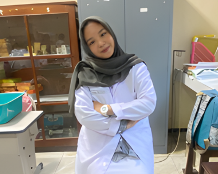 Arina Himmatul A. T. (Alumni 2025) Pendidikan Fisika UNEJ
